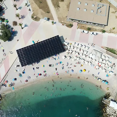 Daire Seaside Apartments, Znjan *