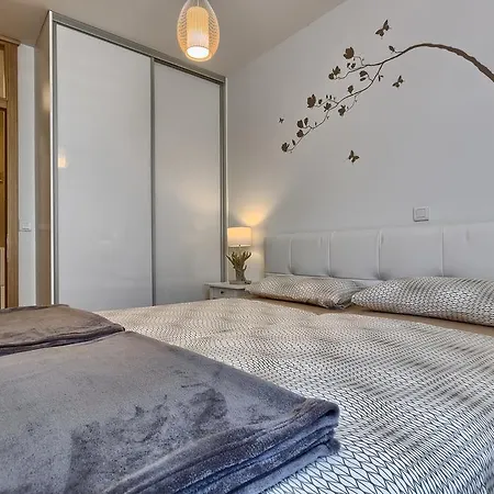 Seaside Apartments, Znjan Daire *