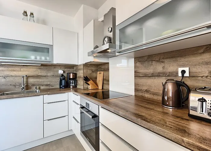 Seaside Apartments, Znjan 아파트 *