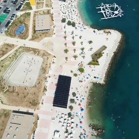 Seaside Apartments, Znjan דירה *